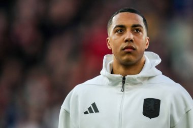 Aston Villa takımından Youri TiEleans, Premier League maçından önce Londra 'daki Gtech Community Stadyumu' nda Brentford-Aston Villa maçında sıralanır.