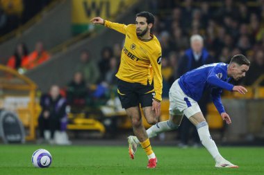 Wolverhampton Wanderers takımından Rayan At-Nouri, Premier League maçında Everton 'dan James Garner' ı geçerek Wolverhampton Everton 'a karşı Molineux, Wolverhampton, Birleşik Krallık' ta 8 Mart 2025 tarihinde karşı karşıya geldi.