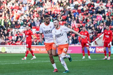 Blackpool 'dan Sonny Carey, 8 Mart 2025' te Oakwell, Barnsley, İngiltere 'de oynanan Sky Bet 1 karşılaşmasında 0-1' lik galibiyet golünü kutluyor.