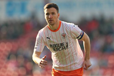 Blackpool F.C. 'den Lee Evans. Sky Bet Ligi 1 maçında Barnsley, Blackpool 'a karşı Oakwell, Barnsley, İngiltere, 8 Mart 2025