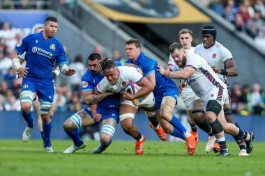 Chandler Cunningham-South, İtalya 'nın Twickenham Stadyumu' nda oynanan 2025 Guinness maçında Simone Ferrari tarafından yenildi.