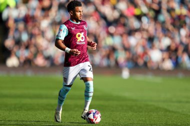 Burnley 'den Marcus Edwards 8 Mart 2025' te Burnley, Burnley, Burnley 'de Luton Town' a karşı oynadığı Gökyüzü İddia Şampiyonası maçında öne doğru ilerliyor.