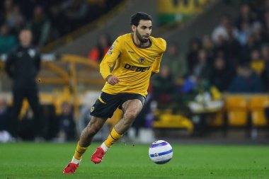 Wolverhampton Wanderers takımından Rayan At-Nouri, 8 Mart 2025 'te Wolverhampton Everton' a karşı oynanan Premier League maçında topu aldı.