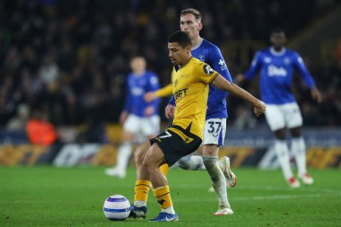 Wolverhampton Wanderers takımının Andr 'ı Premier League maçında Wolverhampton Wanderers Everton' a karşı Molineux, Wolverhampton, İngiltere 'de 8 Mart 2025' te pas attı.