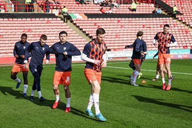 Blackpool 'dan Lee Evans 8 Mart 2025' te İngiltere 'nin Oakwell kentinde oynanan Sky Bet 1 maçında Blackpool' a karşı oynadığı ısınma maçında