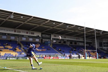 Warrington Wolves 'tan Josh Thewlis maç öncesi ısınma turunda 4. Betfred Süper Ligi karşılaşması öncesinde Warrington Wolves, Wakefield Trinity' ye karşı Halliwell Jones Stadyumu, Warrington, Birleşik Krallık, 9 Mart 2025