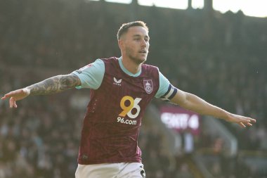 Burnley 'den Josh Brownhill, 8 Mart 2025' te Burnley ile Luton Town arasındaki Sky Bet Şampiyonası maçında 3-0 'lık golü kutluyor.