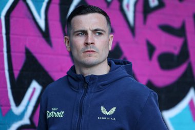 Burnley 'den Josh Cullen 8 Mart 2025' te Burnley, Burnley, Burnley 'de Luton Town' a karşı Sky Bet Şampiyonası karşılaşması öncesinde toprağa geldi.