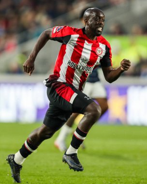 Brentford 'dan Yoane Wissa, Premier League maçı sırasında Londra' daki Gtech Community Stadyumu 'nda Brentford-Aston Villa maçında ara verdi.