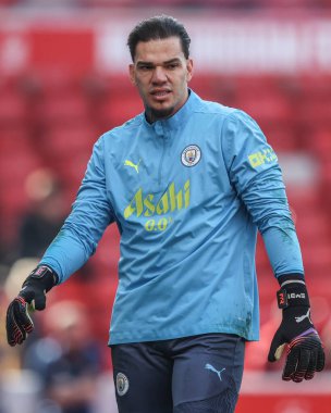 Manchester City 'den Ederson Premier League maçında ısınma turunda Nottingham Forest Manchester City' ye karşı 8 Mart 2025 'te City Ground, Nottingham' da.