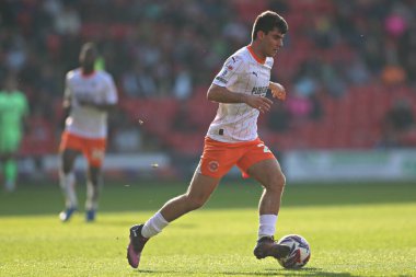 Blackpool F.C. 'den Rob Apter. Sky Bet Ligi 1 maçında Barnsley, Blackpool 'a karşı Oakwell, Barnsley, İngiltere, 8 Mart 2025