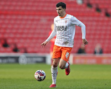 Blackpool F.C. 'den Albie Morgan. Sky Bet Ligi 1 maçında Barnsley, Blackpool 'a karşı Oakwell, Barnsley, İngiltere, 8 Mart 2025