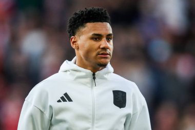 Aston Villa 'dan Ollie Watkins, Premier League maçından önce Londra' daki Gtech Community Stadyumu 'nda Brentford vs Aston Villa' ya karşı sıralanır.