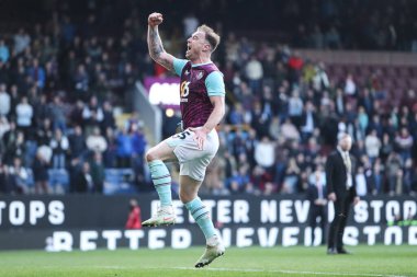Burnley 'den Ashley Barnes, Burnley-Luton Town maçında 8 Mart 2025 tarihinde İngiltere' nin Burnley şehrinde oynanan Sky Bet Şampiyonası maçında 4-0 'lık golü kutluyor.