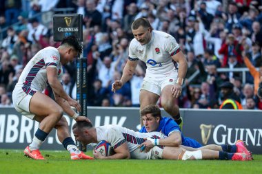 İngiltere 'nin Ben Earl' ü 2025 Guinness maçında 45-24 öne geçiyor. 6 ülke İtalya 'ya karşı Allianz Stadyumu, Twickenham, İngiltere, 9 Mart 202