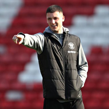 Blackpool F.C. 'den Oliver Casey. Sky Bet Ligi 1 maçından önce Barnsley, Blackpool 'a karşı Oakwell, Barnsley, İngiltere, 8 Mart 2025