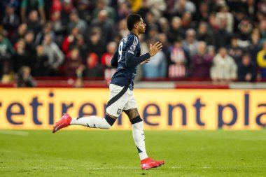 Aston Villa takımından Marcus Rashford, Premier League maçında sahaya çıktı. Brentford, Aston Villa 'ya karşı Gtech Community Stadyumu, Londra, 8 Mart 2025