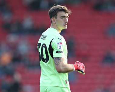 Blackpool F.C. 'den Harry Tyrer. Sky Bet Ligi 1 maçında Barnsley, Blackpool 'a karşı Oakwell, Barnsley, İngiltere, 8 Mart 2025