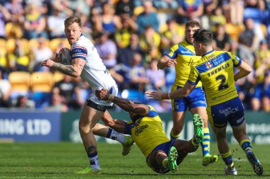Warrington Wolves takımından Rodrick Tai, 9 Mart 202 'de Halliwell Jones Stadyumu, Warrington' da oynanan Betfred Süper Lig 4. tur karşılaşmasında Wakefield Trinity 'den Tom Johnstone' u yere serdi.