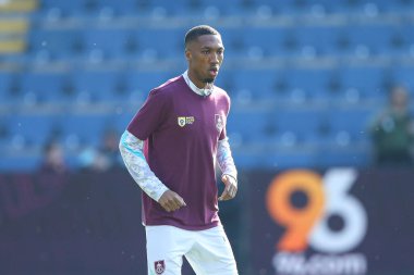 Burnley 'den Jaidon Anthony 8 Mart 2025' te Burnley, Burnley 'e karşı Luton Town Gökyüzü İddia Şampiyonası karşılaşması öncesinde ısınıyor.