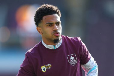 Burnley 'den Marcus Edwards 8 Mart 2025' te Burnley, Burnley, Burnley 'de Luton Town maçının öncesinde ısınıyor.