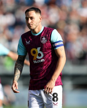 Burnley 'den Josh Brownhill Gök İddia Şampiyonası maçında Burnley, Luton Town' a karşı Turf Moor, Burnley, İngiltere, 8 Mart 2025