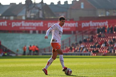 Blackpool F.C. 'den Albie Morgan Sky Bet Ligi 1 maçında Oakwell, Barnsley, Barnsley, İngiltere' de Barnsley 'e karşı, 8 Mart 2025