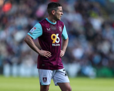 Burnley takımından Josh Cullen 8 Mart 2025 'te Burnley ile Luton Town arasında oynanan Turf Moor, Burnley, İngiltere maçında
