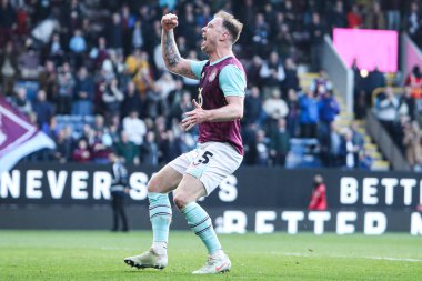 Burnley 'den Ashley Barnes, Burnley-Luton Town maçında 8 Mart 2025 tarihinde İngiltere' nin Burnley şehrinde oynanan Sky Bet Şampiyonası maçında 4-0 'lık golü kutluyor.