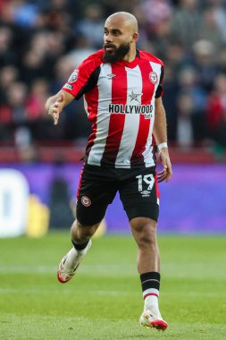 Brentford 'dan Bryan Mbeumo, Premier League maçında takım talimatlarını veriyor Brentford, Aston Villa' ya karşı Gtech Community Stadyumu, Londra, 8 Mart 2025