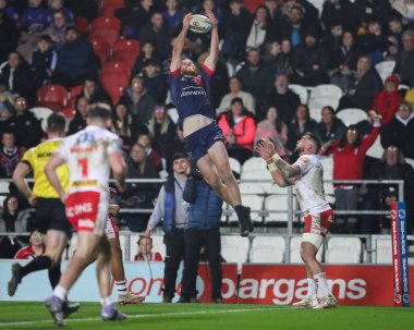 Hull KR 'dan Joe Burgess, 7 Mart 202' de St Helens vs Hull KR 'da oynanan Betfred Süper Lig karşılaşmasında yüksek topu yakaladı.