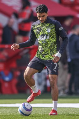 Manchester City 'den Omar Marmoush Premier League maçında ısınma turunda Nottingham Forest Manchester City' ye karşı City Ground, Nottingham, İngiltere, 8 Mart 2025