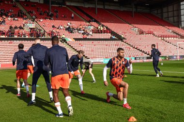 Blackpool 'dan Ashley Fletcher 8 Mart 2025' te Oakwell, Barnsley, İngiltere 'de oynanan Sky Bet Ligi 1 maçında ısınma turunda