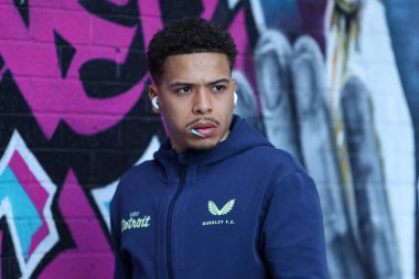 Burnley 'den Manuel Benson 8 Mart 2025' te Burnley, Burnley, Burnley 'de Luton Town' a karşı Sky Bet Şampiyonası karşılaşması öncesinde toprağa geldi.