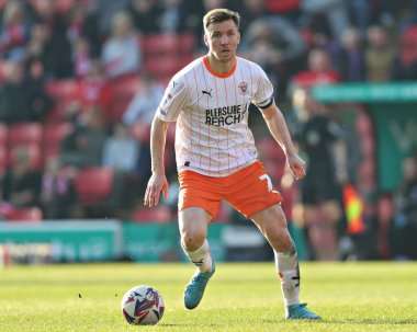 Blackpool F.C. 'den Lee Evans. Sky Bet Ligi 1 maçında Barnsley, Blackpool 'a karşı Oakwell, Barnsley, İngiltere, 8 Mart 2025
