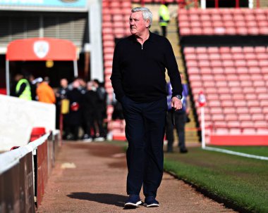 Blackpool F.C. 'den Steve Bruce. Sky Bet Ligi 1 maçından önce Barnsley, Blackpool 'a karşı Oakwell, Barnsley, İngiltere, 8 Mart 2025