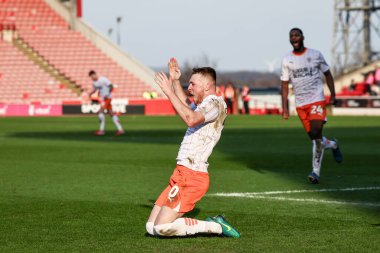 Blackpool 'dan Sonny Carey, 8 Mart 2025' te Oakwell, Barnsley, İngiltere 'de oynanan Sky Bet 1 karşılaşmasında 0-1' lik galibiyet golünü kutluyor.