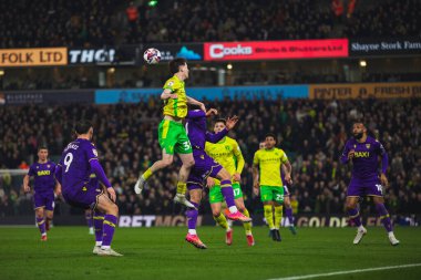 Oyuncular, 7 Mart 2025 'te Norwich City, Norwich Road, Norwich, İngiltere' de Oxford United 'a karşı oynanan Sky Bet Şampiyonası maçında başlık mücadelesi veriyor.