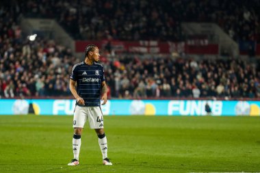 Aston Villa takımından Boubacar Kamara, Premier Lig karşılaşmasında Brentford-Aston Villa maçını Londra 'daki Gtech Community Stadyumu' nda izliyor.