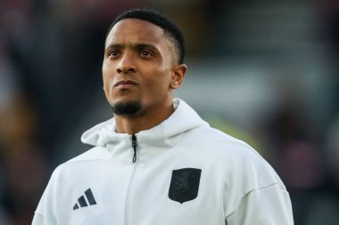 Aston Villa 'dan Ezri Konsa, Premier Lig karşılaşması öncesinde Londra' daki Gtech Community Stadyumu 'nda Brentford-Aston Villa maçına hazırlanıyor.