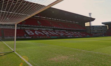 Oakwell 's East Stand' in Sky Bet Ligi 1 maçından önceki genel görünümü Barnsley - Blackpool maçı Oakwell, Barnsley, İngiltere, 8 Mart 2025