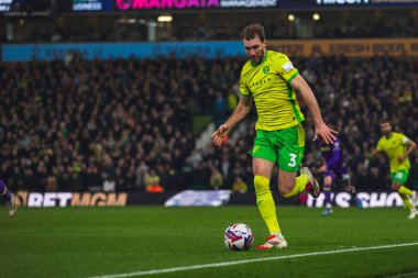 Norwich City 'den Jack Stacey, 7 Mart 2025' te Norwich City, Norwich City, Norwich Road 'da Oxford United' a karşı oynadığı Sky Bet Şampiyonası maçında kanattan aşağı koşuyor.