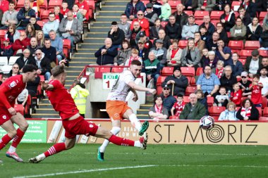 Blackpool takımından Sonny Carey, 8 Mart 2025 'te Oakwell, Barnsley, İngiltere' de oynanan 1.