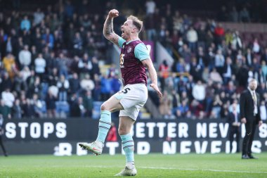 Burnley 'den Ashley Barnes, Burnley-Luton Town maçında 8 Mart 2025 tarihinde İngiltere' nin Burnley şehrinde oynanan Sky Bet Şampiyonası maçında 4-0 'lık golü kutluyor.