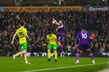 Oyuncular, 7 Mart 2025 'te Norwich City, Norwich Road, Norwich, İngiltere' de Oxford United 'a karşı oynanan Sky Bet Şampiyonası maçında başlık mücadelesi veriyor.