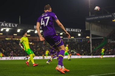 Oxford United takımından Micha Helik, 7 Mart 2025 tarihinde Norwich City ve Oxford United maçında Carrow Road, Norwich, İngiltere 'de karşı karşıya geldi.