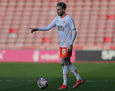 Blackpool F.C. 'den Hayden Coulson. Sky Bet Ligi 1 maçında Barnsley, Blackpool 'a karşı Oakwell, Barnsley, İngiltere, 8 Mart 2025