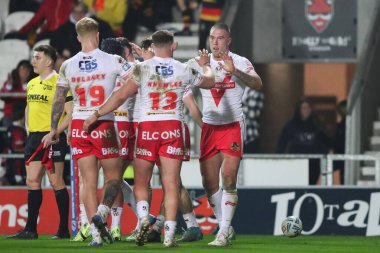 St. Helens 'ten Curtis Sironen, 7 Mart 2025' te St Helens vs Hull KR 'da oynanan Betfred Süper Lig 4. Maçı' nda 4-4 'lük galibiyetini kutluyor.