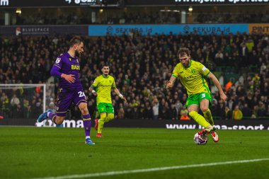 Norwich City 'den Jack Stacey, Oxford United' dan Hidde ter Avest Sky Bet Şampiyonası maçı sırasında Norwich City, Oxford United 'a karşı Carrow Road, Norwich, İngiltere, 7 Mart 2025