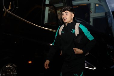 Wolverhampton Wanderers takımından Rodrigo Gomes, 8 Mart 2025 tarihinde Wolverhampton, Wolverhampton, İngiltere 'de oynanan Premier League maçında Everton' a karşı Wolverhampton maçından önce geldi.